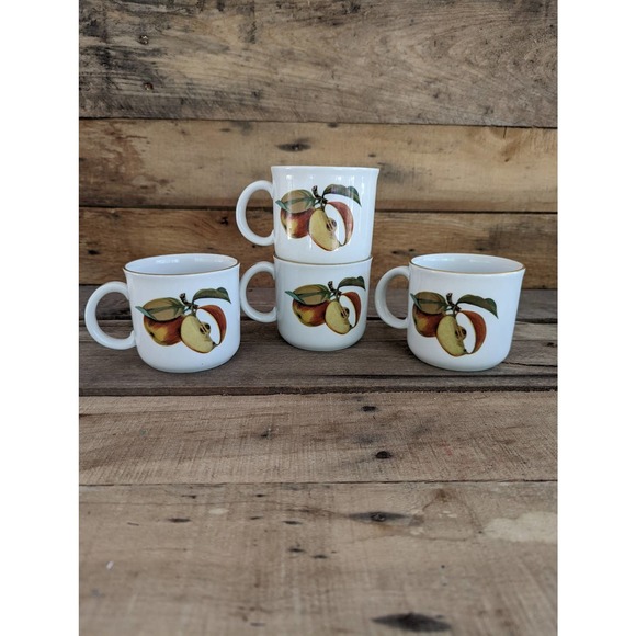 Vintage 1961 Royal Worcester Evesham Set of 4 Flat Cups / Fine Porcelain - Picture 3 of 10